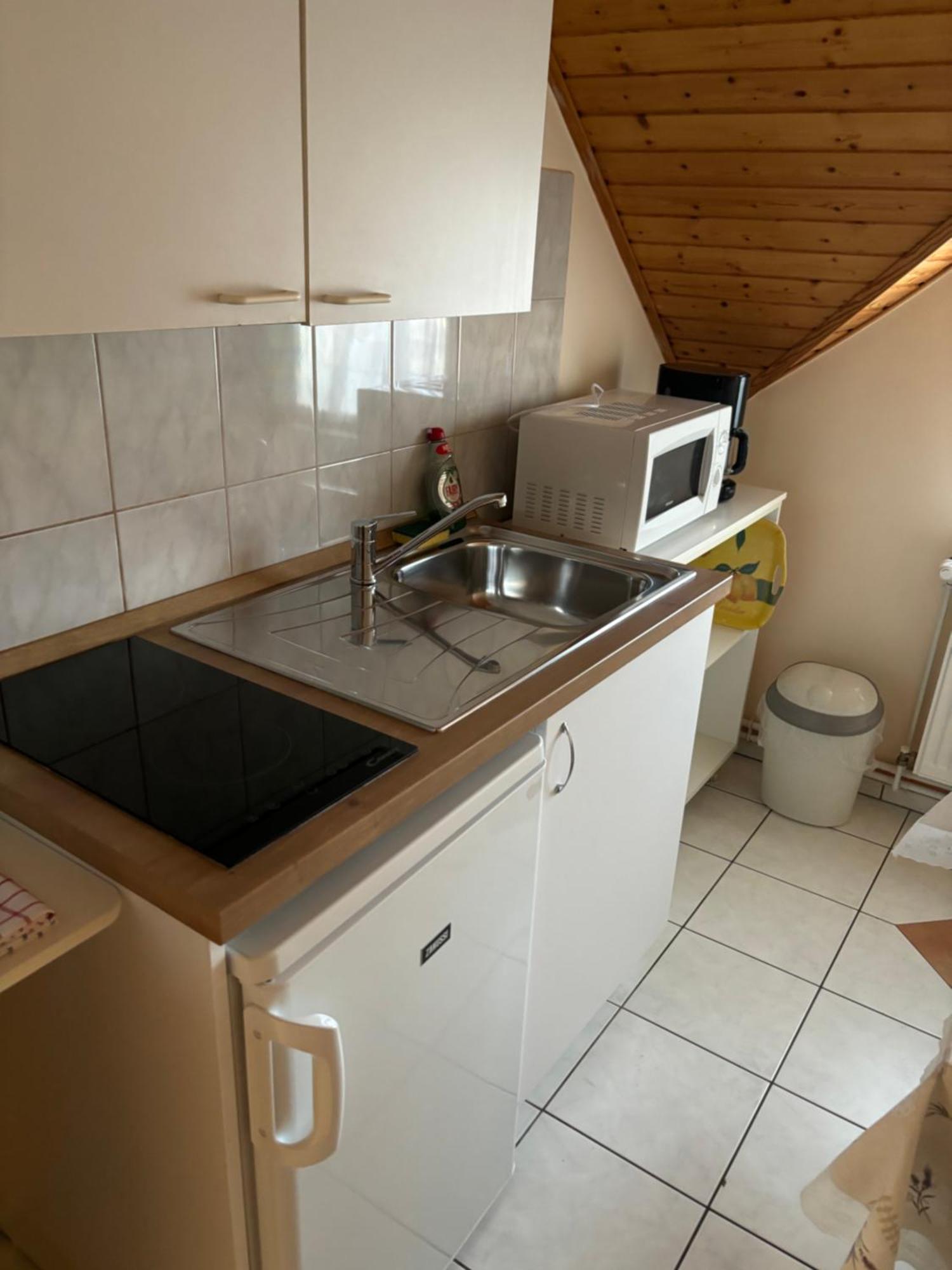 Afamado Apartman Fisli ヘーヴィーズ エクステリア 写真